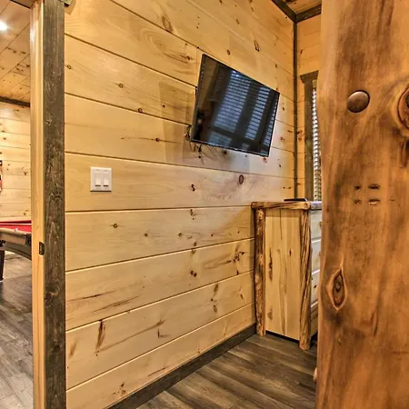 Luxe Cabin With Home Theater Less Than 2 Miles To Gatlinburg